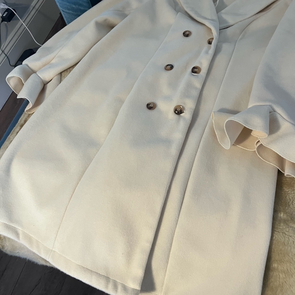 Cream Double-Breasted Pea Coat with Textured Fabric and Wide Lapel